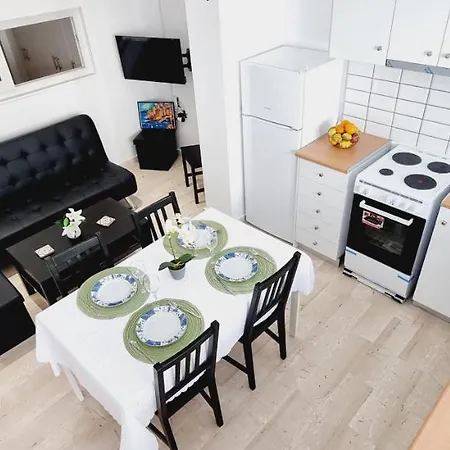 Cristina Studio Apartment *
